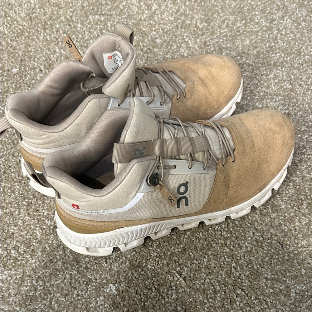 On Running Women’s Beige and White Sneakers